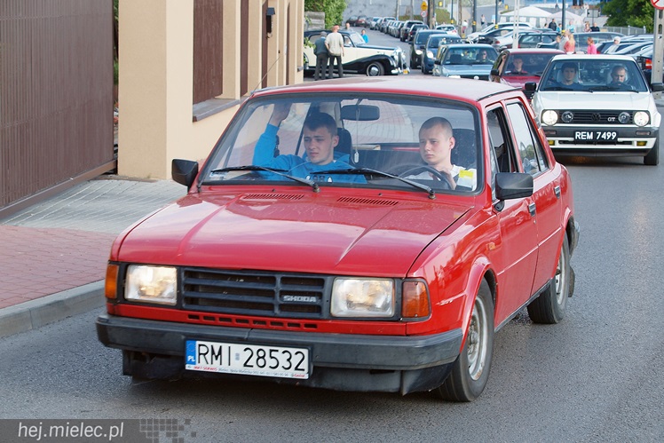Drive It Day obchodzony był także w Mielcu. Na drodze zabytki, w środku często młodzież
