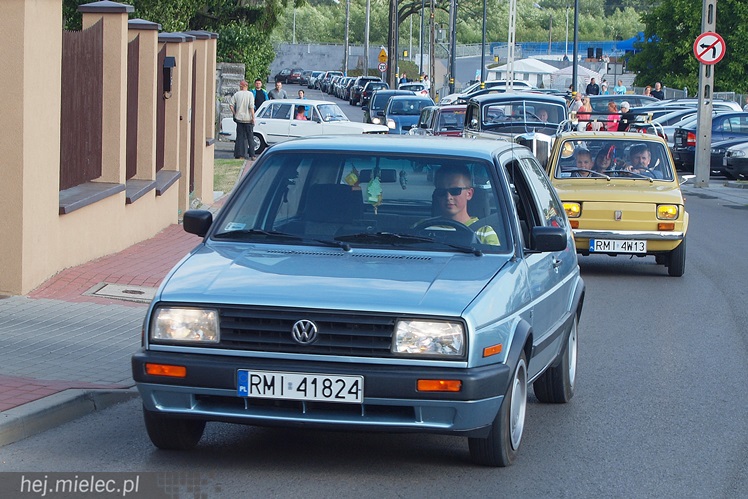 Drive It Day obchodzony był także w Mielcu. Na drodze zabytki, w środku często młodzież