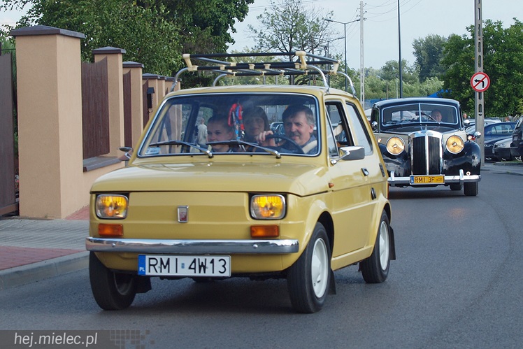 Drive It Day obchodzony był także w Mielcu. Na drodze zabytki, w środku często młodzież