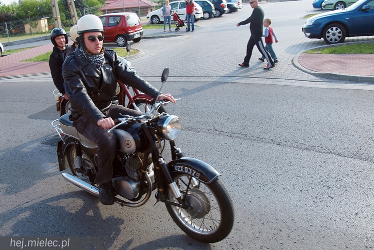 Drive It Day obchodzony był także w Mielcu. Na drodze zabytki, w środku często młodzież