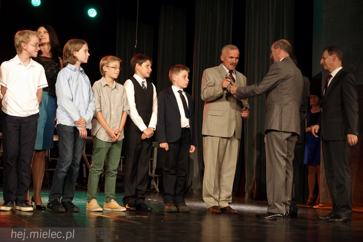 Najlepsi mieleccy uczniowie nagrodzeni podczas Gali Młodzi Nieprzeciętni 2014