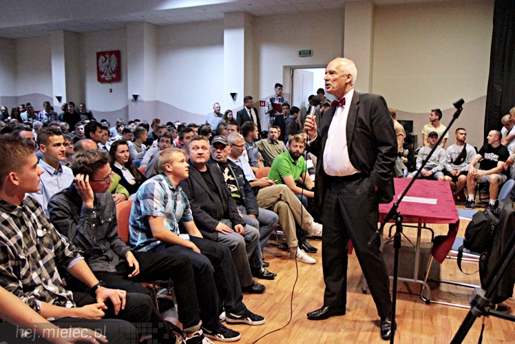 Janusz Korwin-Mikke ponownie w Mielcu. Na spotkanie przyszło kilkuset młodych mielczan