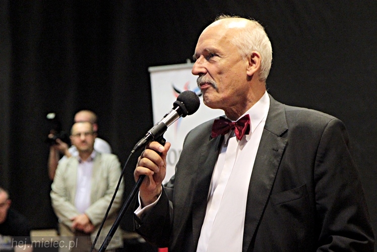 Janusz Korwin-Mikke ponownie w Mielcu. Na spotkanie przyszło kilkuset młodych mielczan