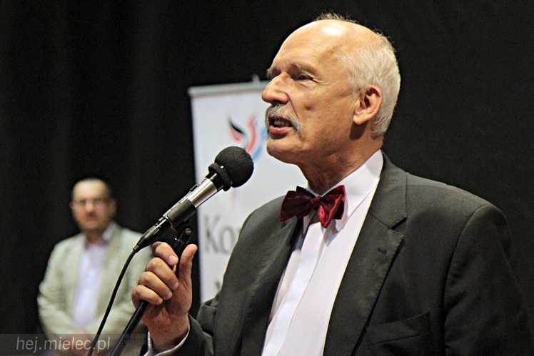 Janusz Korwin-Mikke ponownie w Mielcu. Na spotkanie przyszło kilkuset młodych mielczan