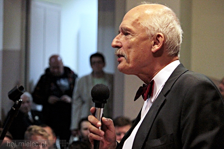 Janusz Korwin-Mikke ponownie w Mielcu. Na spotkanie przyszło kilkuset młodych mielczan
