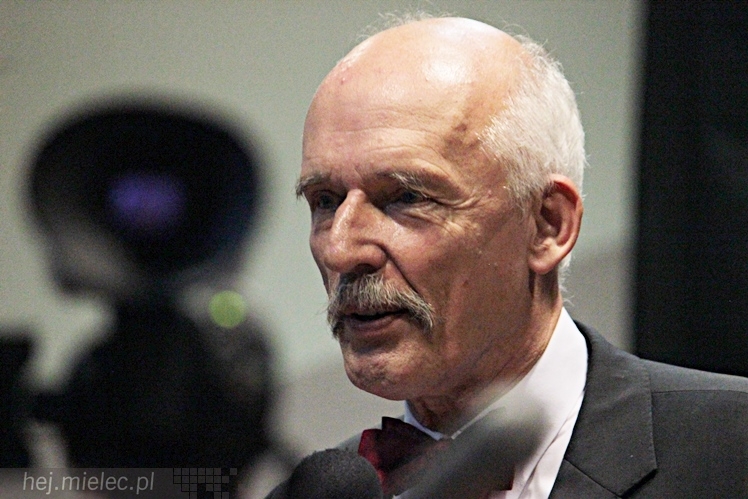 Janusz Korwin-Mikke ponownie w Mielcu. Na spotkanie przyszło kilkuset młodych mielczan