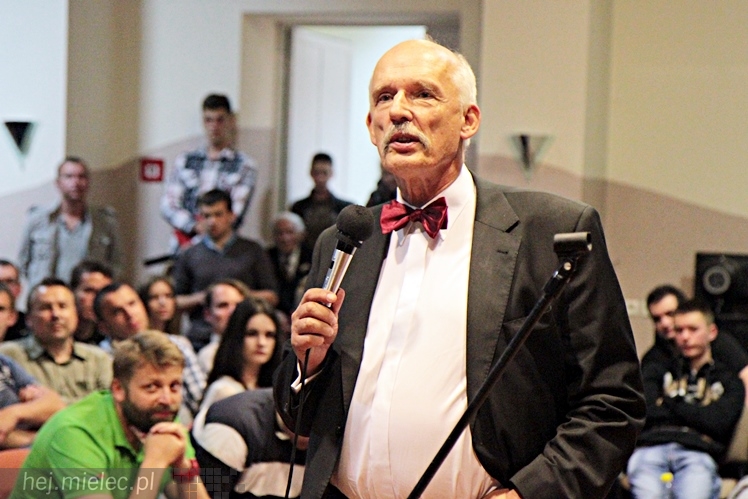 Janusz Korwin-Mikke ponownie w Mielcu. Na spotkanie przyszło kilkuset młodych mielczan