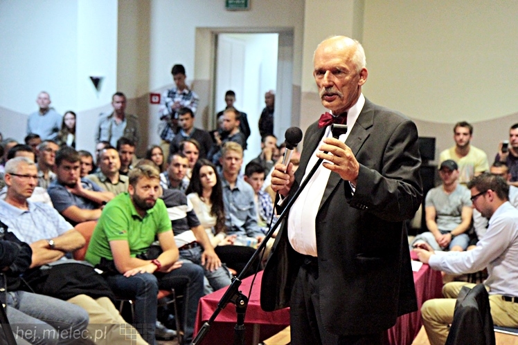 Janusz Korwin-Mikke ponownie w Mielcu. Na spotkanie przyszło kilkuset młodych mielczan