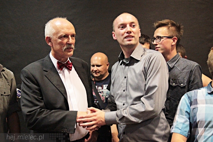 Janusz Korwin-Mikke ponownie w Mielcu. Na spotkanie przyszło kilkuset młodych mielczan