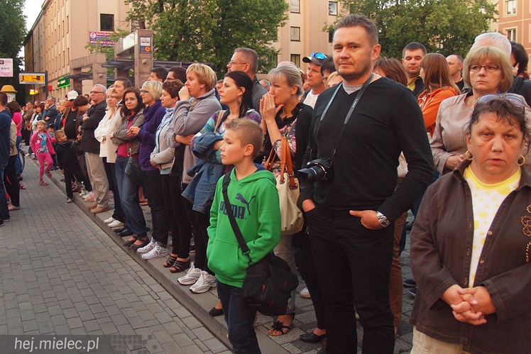 Chenko długo niosło się po Placu AK. Red Box sentymentalnym koncertem rozpoczął koncertowe lato