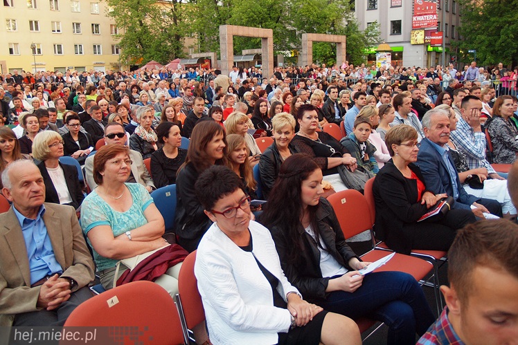 Chenko długo niosło się po Placu AK. Red Box sentymentalnym koncertem rozpoczął koncertowe lato