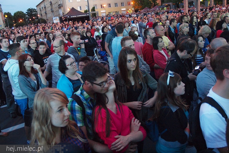 Chenko długo niosło się po Placu AK. Red Box sentymentalnym koncertem rozpoczął koncertowe lato