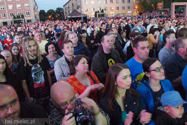 Chenko długo niosło się po Placu AK. Red Box sentymentalnym koncertem rozpoczął koncertowe lato