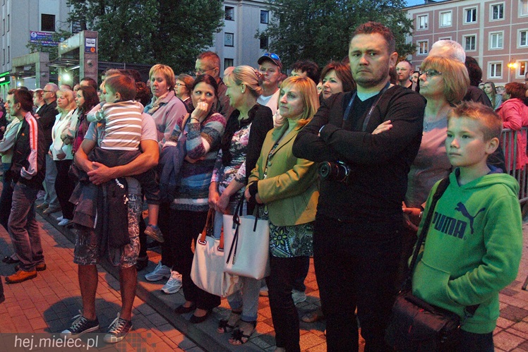 Chenko długo niosło się po Placu AK. Red Box sentymentalnym koncertem rozpoczął koncertowe lato