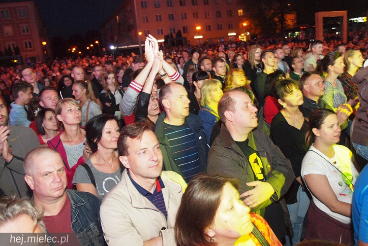 Chenko długo niosło się po Placu AK. Red Box sentymentalnym koncertem rozpoczął koncertowe lato