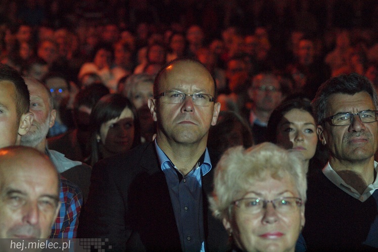 Chenko długo niosło się po Placu AK. Red Box sentymentalnym koncertem rozpoczął koncertowe lato