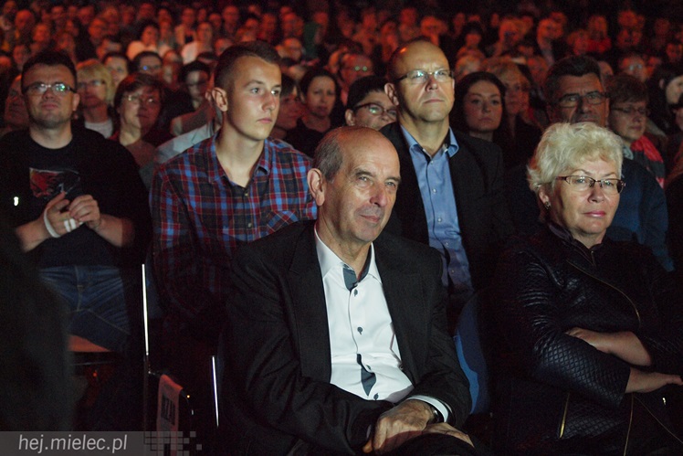 Chenko długo niosło się po Placu AK. Red Box sentymentalnym koncertem rozpoczął koncertowe lato