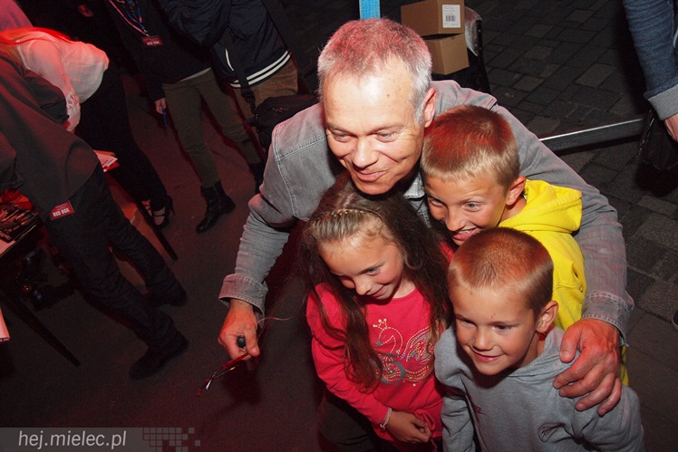 Chenko długo niosło się po Placu AK. Red Box sentymentalnym koncertem rozpoczął koncertowe lato