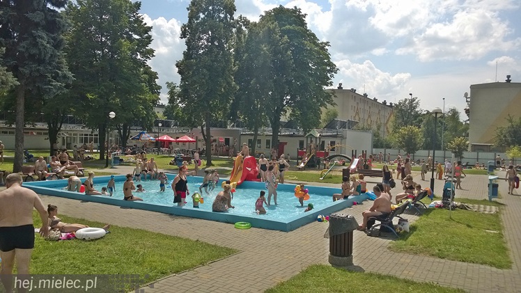 Letnie kąpielisko MOSiR przyciąga tłumy