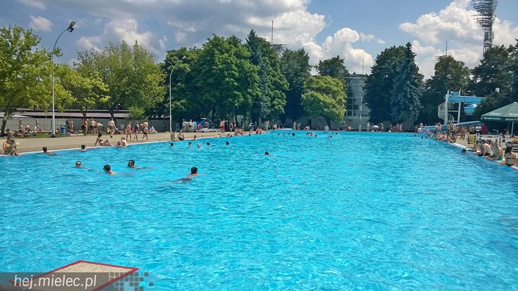 Letnie kąpielisko MOSiR przyciąga tłumy