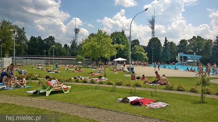 Letnie kąpielisko MOSiR przyciąga tłumy