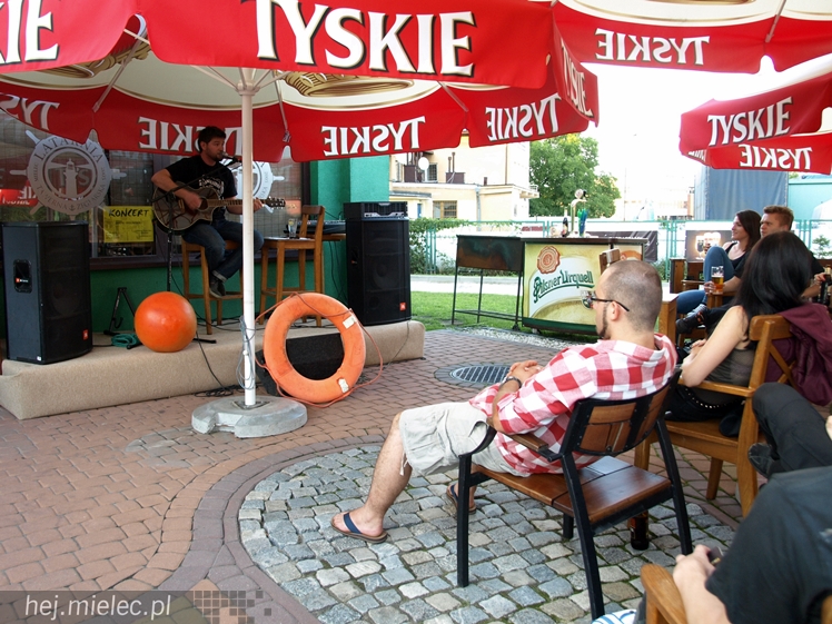  Koncert Krzysztofa Grzebieniaka. Muzyka żeglarska rozbrzmiała w Mielcu