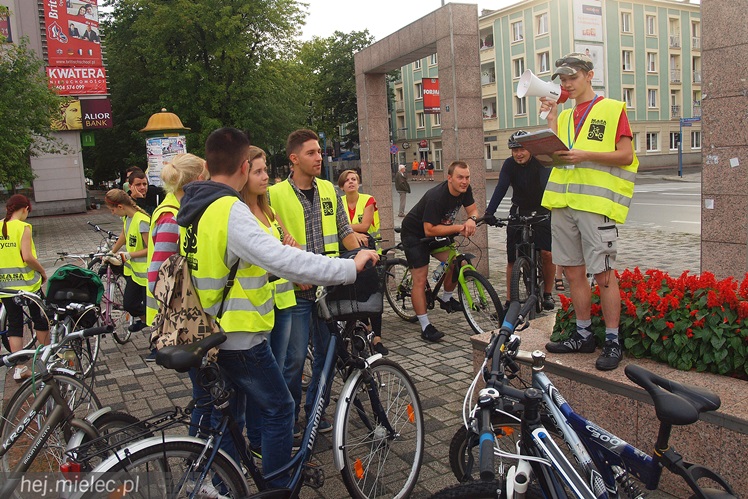 Około stu rowerzystów przejechało ulicami Mielca: rekreacja, integracja, manifest