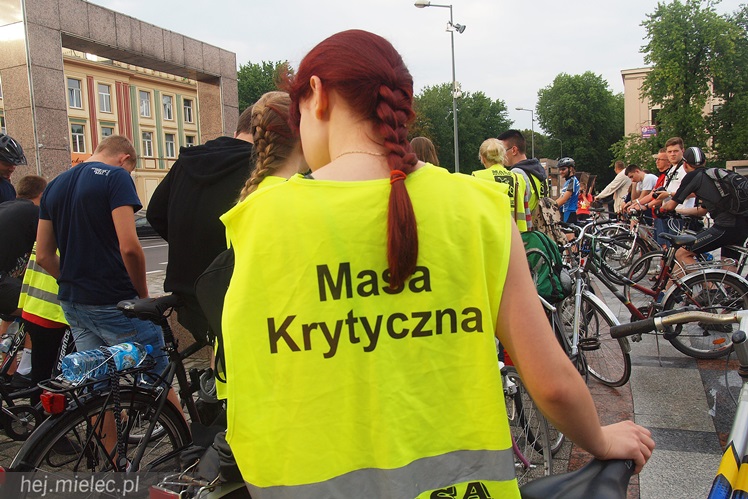 Około stu rowerzystów przejechało ulicami Mielca: rekreacja, integracja, manifest