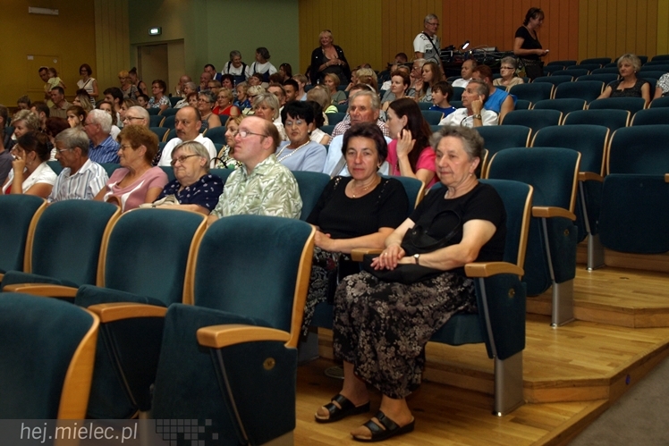 Rzeszowiacy oraz ich szwajcarscy goście zatańczyli i zaśpiewali dla mieleckiej publiczności