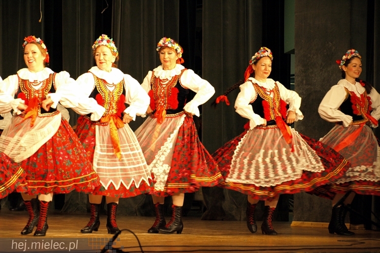 Rzeszowiacy oraz ich szwajcarscy goście zatańczyli i zaśpiewali dla mieleckiej publiczności
