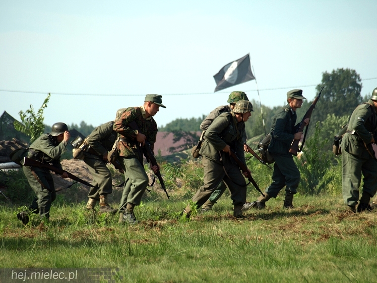 V Zlot Historyczno-Militarny w Bliźnie: odbicie poligonu, pokazy i turnieje