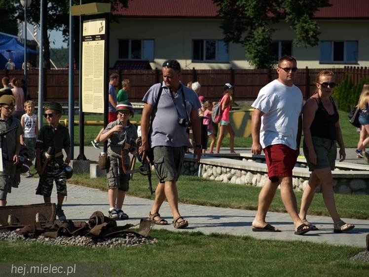 V Zlot Historyczno-Militarny w Bliźnie: odbicie poligonu, pokazy i turnieje