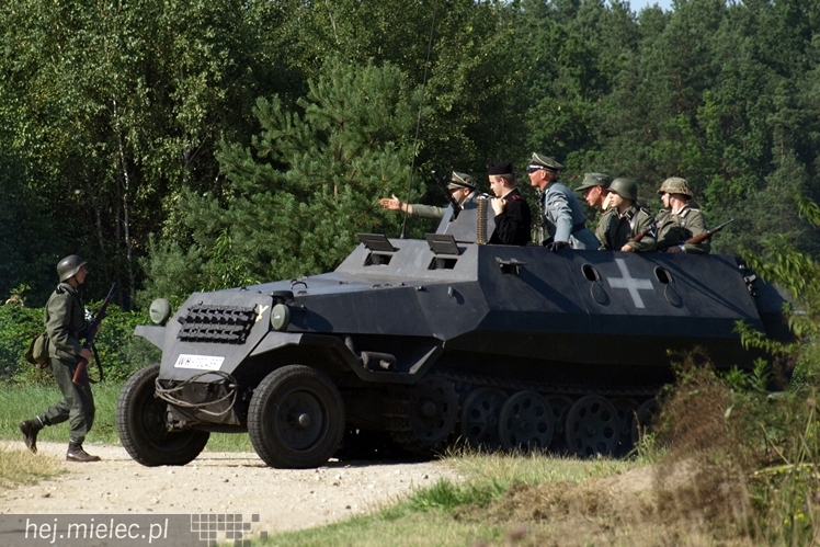 V Zlot Historyczno-Militarny w Bliźnie: odbicie poligonu, pokazy i turnieje