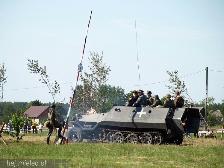 V Zlot Historyczno-Militarny w Bliźnie: odbicie poligonu, pokazy i turnieje