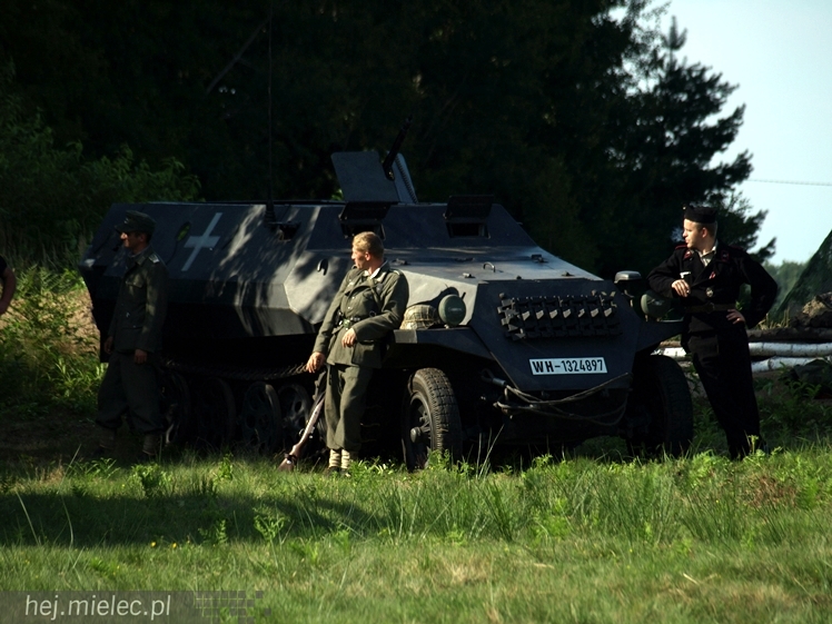 V Zlot Historyczno-Militarny w Bliźnie: odbicie poligonu, pokazy i turnieje