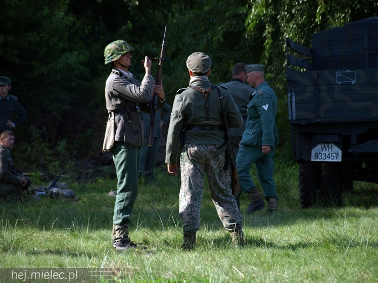 V Zlot Historyczno-Militarny w Bliźnie: odbicie poligonu, pokazy i turnieje