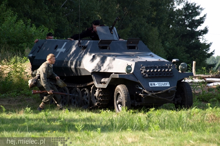 V Zlot Historyczno-Militarny w Bliźnie: odbicie poligonu, pokazy i turnieje