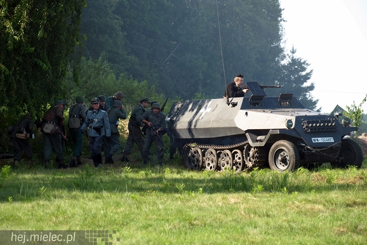 V Zlot Historyczno-Militarny w Bliźnie: odbicie poligonu, pokazy i turnieje