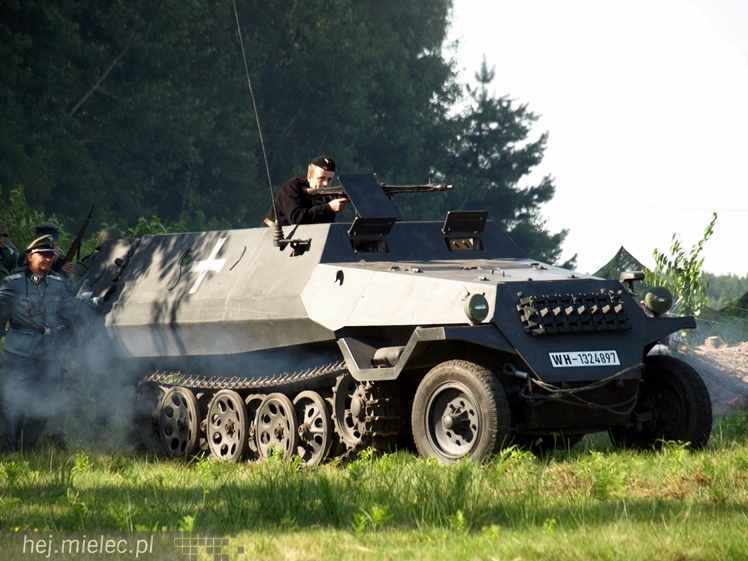 V Zlot Historyczno-Militarny w Bliźnie: odbicie poligonu, pokazy i turnieje