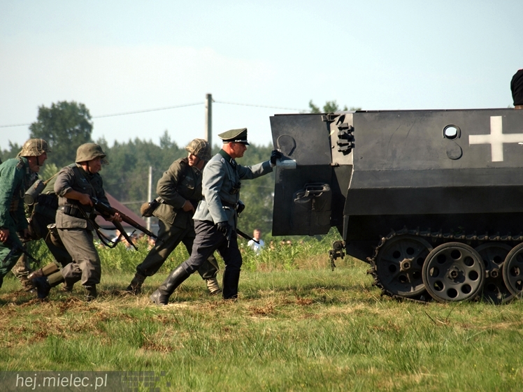 V Zlot Historyczno-Militarny w Bliźnie: odbicie poligonu, pokazy i turnieje