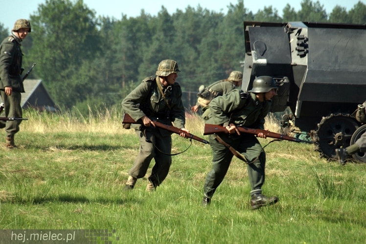 V Zlot Historyczno-Militarny w Bliźnie: odbicie poligonu, pokazy i turnieje