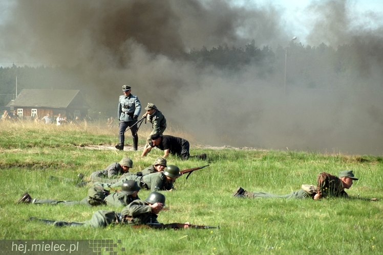 V Zlot Historyczno-Militarny w Bliźnie: odbicie poligonu, pokazy i turnieje