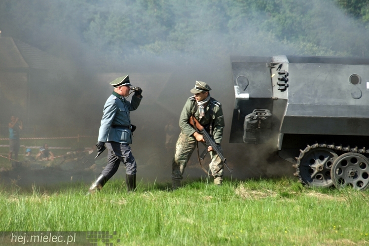 V Zlot Historyczno-Militarny w Bliźnie: odbicie poligonu, pokazy i turnieje