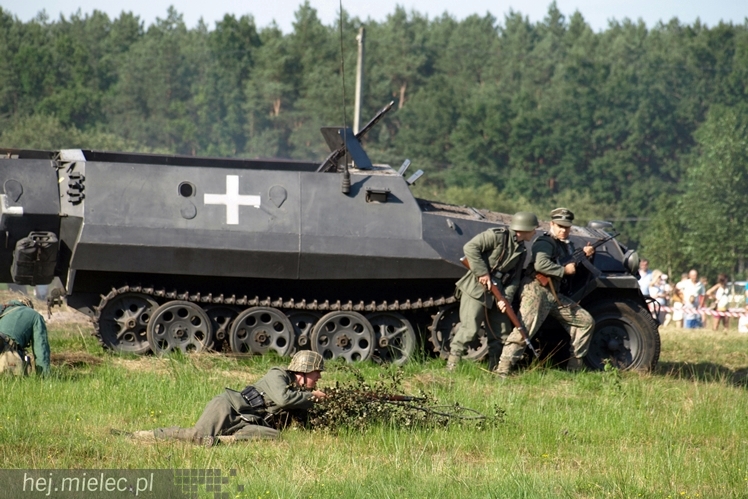 V Zlot Historyczno-Militarny w Bliźnie: odbicie poligonu, pokazy i turnieje