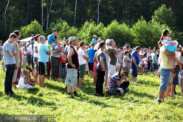 V Zlot Historyczno-Militarny w Bliźnie: odbicie poligonu, pokazy i turnieje