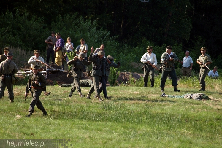 V Zlot Historyczno-Militarny w Bliźnie: odbicie poligonu, pokazy i turnieje