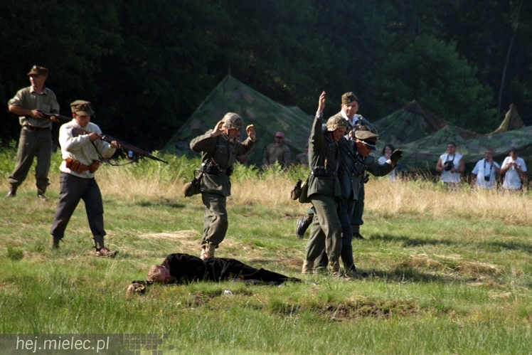 V Zlot Historyczno-Militarny w Bliźnie: odbicie poligonu, pokazy i turnieje