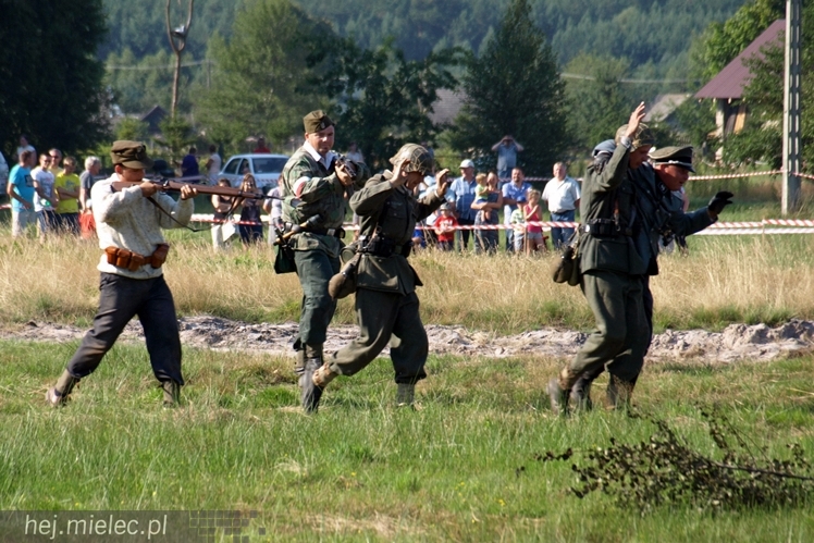V Zlot Historyczno-Militarny w Bliźnie: odbicie poligonu, pokazy i turnieje