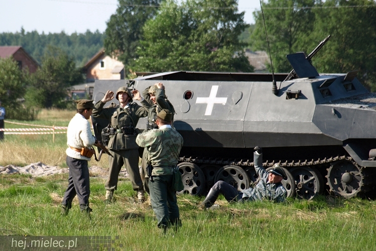 V Zlot Historyczno-Militarny w Bliźnie: odbicie poligonu, pokazy i turnieje