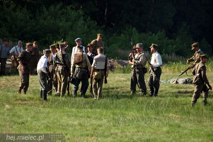V Zlot Historyczno-Militarny w Bliźnie: odbicie poligonu, pokazy i turnieje